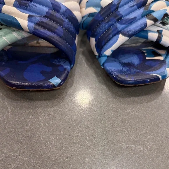 Tory Burch Blue and White Knotted Floral Slide Sandals - Picture 7 of 7